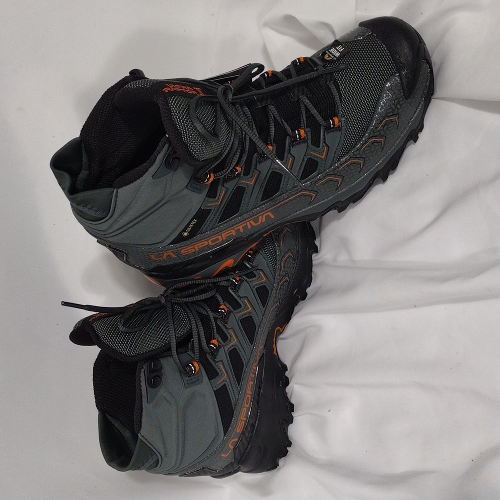 NWOB La Sportiva Carbon/Hawaiian Sun Ultra Raptor II Mid Wide GTX Boot Size 6